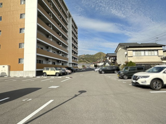 高知インターマンションの駐車場