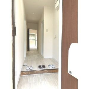 ハイツシラサワの玄関