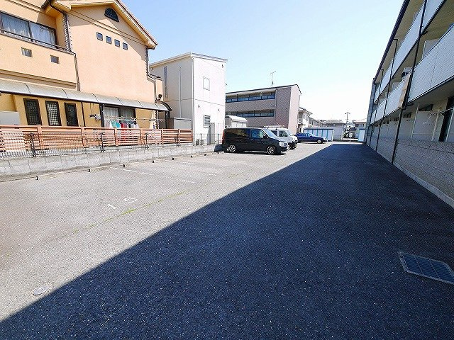 レオパレス冨田のその他共用部分|駐車スペースもあります