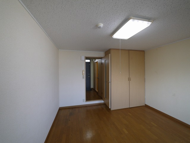 レオパレス冨田の寝室|コンパクトで使いやすい洋室です