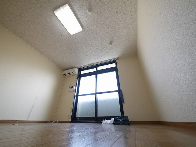 レオパレス冨田の洋室|コンパクトで使いやすい洋室です