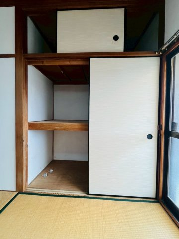 旭が丘3丁目貸家の収納