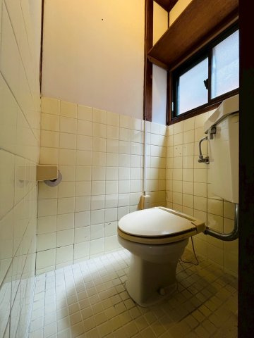 旭が丘3丁目貸家のトイレ