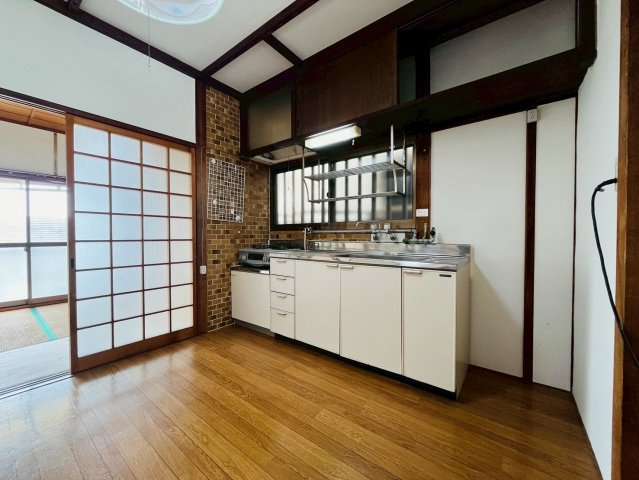 旭が丘3丁目貸家の居間・リビング