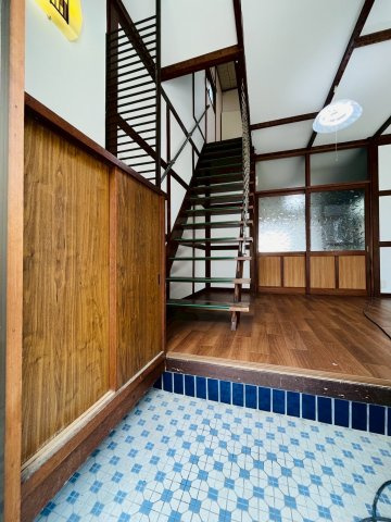 旭が丘3丁目貸家の玄関