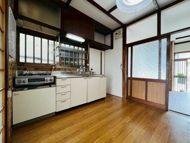 旭が丘3丁目貸家の居間・リビング