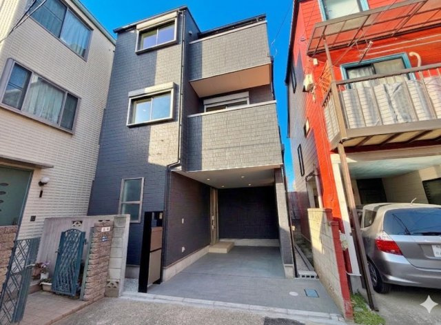 板橋区高島平1丁目 限定1棟の外観|LDK+3部屋+カースペース(車種による)
南向きバルコニー2ヶ所
充実した設備仕様の限定1棟
ご見学・詳細についてはお気軽に城北不動産までお問い合わせください♪