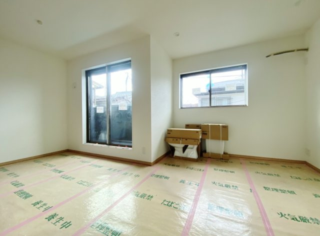 板橋区高島平1丁目 限定1棟の前面道路含む現地写真|南側約4.0ｍ道路に面しています
都営三田線「西台」駅徒歩7分！