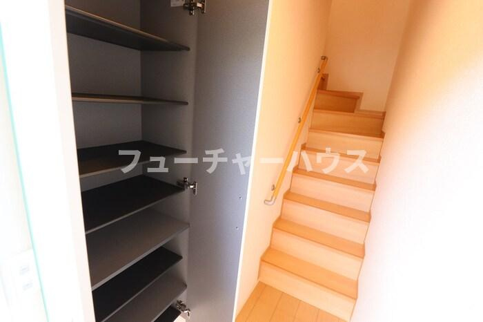 メゾンさくらの杜の玄関