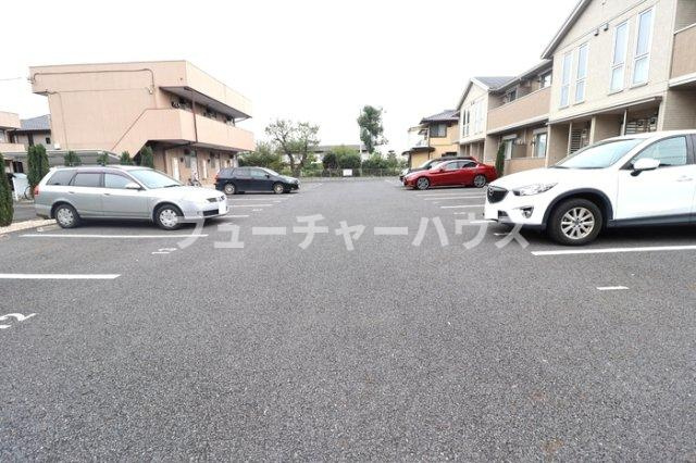 メゾンさくらの杜の駐車場