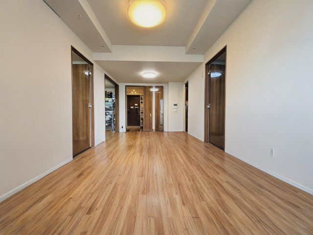 約11.8帖のリビングダイニングです。梁もなく使いやすい形です。