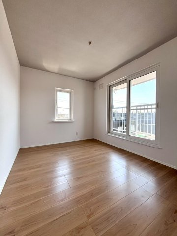 屯田9条1丁目の洋室|お庭を解体して駐車スペース2台分増設予定！