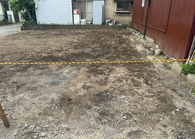 【外観】 | 土地の形が極端に長細かったり、狭小地、あるいは道路との高低差がある傾斜地だった場合、後々売ろうとしても買い手がつかない場合もあります。後々、売却することになった時に価値の下がらない土地を選びましょう。