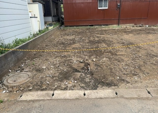 【外観】 | 土地を買う際、住む地域の自治体や福祉の補助制度にも注目してみましょう。子供や老人の医療補助やゴミ出しのルールなど、自治体によってルールに大きな違いがあるため、暮らしやすい土地で判断するとよいでしょう。