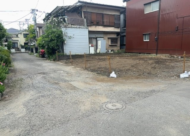 【外観】 | 土地購入を検討されている場合、境界杭がない状態で購入してしまうと境界確定測量をする必要があり、費用がかかります。購入の前に、売主、隣土地所有者立ち合いのもと境界を確定し境界杭を設置するのがベストです。