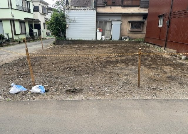 【外観】 | 家を建てる前提で土地を探している場合、地盤の丈夫さは譲れない条件の一つです。地盤が脆弱だと追加工事が必要となります。また、過去に地盤沈下や液状化現象を起こした土地は、できるだけ避けた方がいいでしょう。