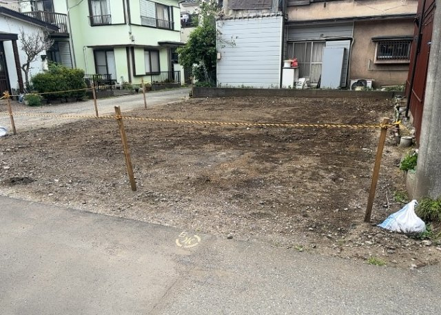 【外観】 | 人が暮らすうえで日光は大切な要素となります。日当たりの良さは譲れないポイントですね。併せて近くに大きな建築物の建築予定がないか、あるいはそれが可能な土地が近くにないか事前に確認することもお勧めします。