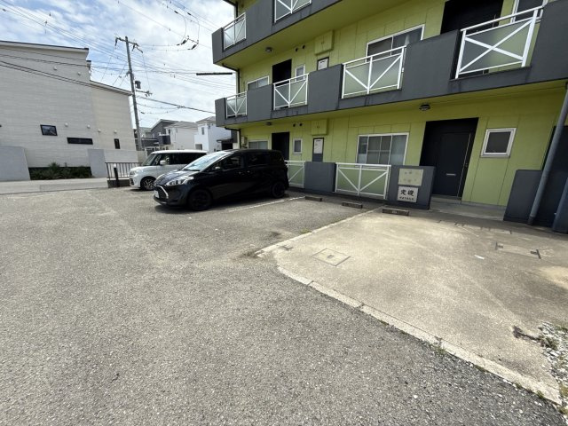 グリーンコスモ田井の駐車場