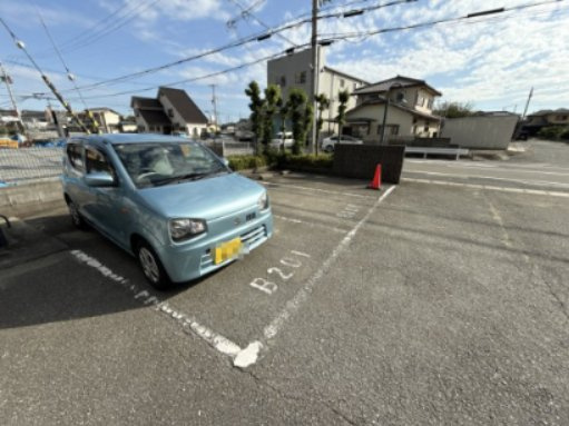 ディアス東町ノ坪Ｂの駐車場