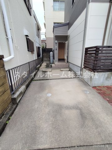 OUR HOUSEの駐車場