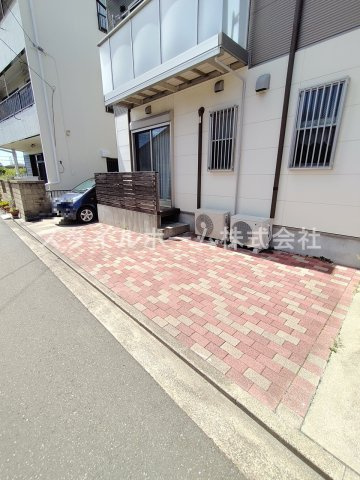 OUR HOUSEの駐車場