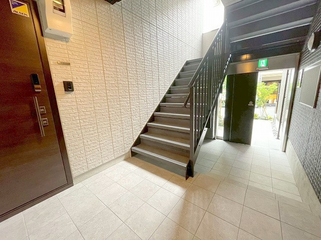 D-レジデンス豊里のロビー