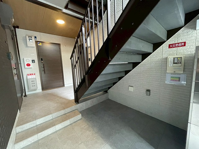 D-レジデンス豊里のロビー