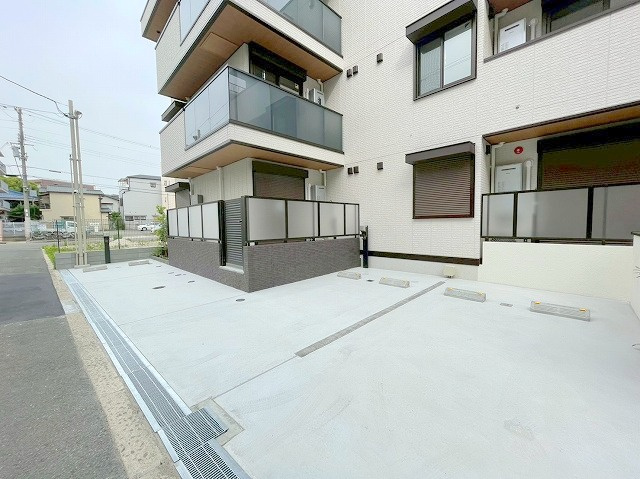 D-レジデンス豊里の駐車場