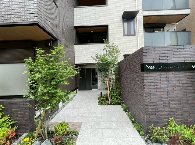 D-レジデンス豊里のエントランス