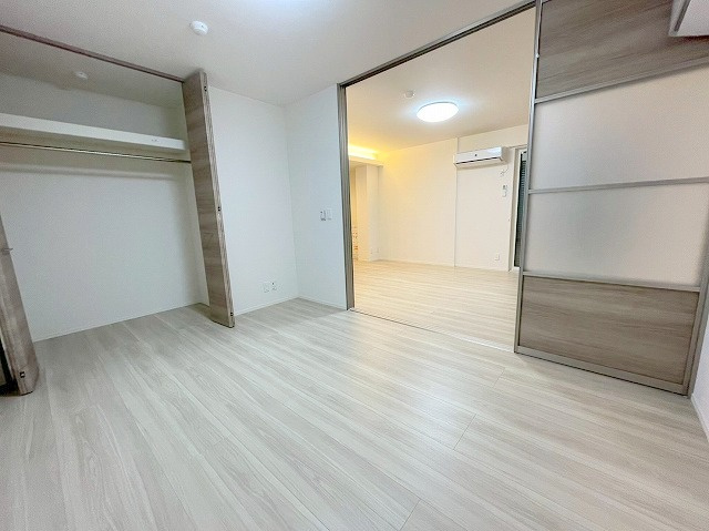 D-レジデンス豊里の洋室