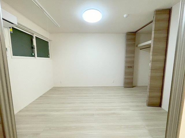 D-レジデンス豊里の洋室