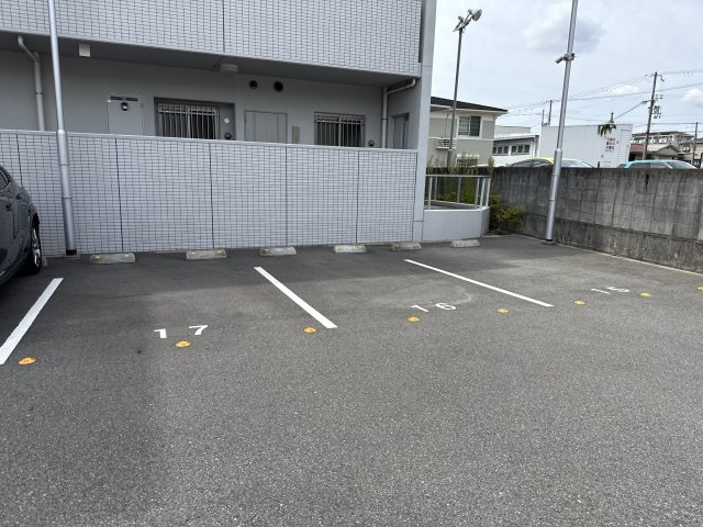 エスペーロ新在家の駐車場