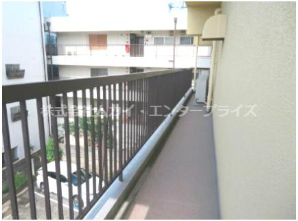 松山ビルのバルコニー