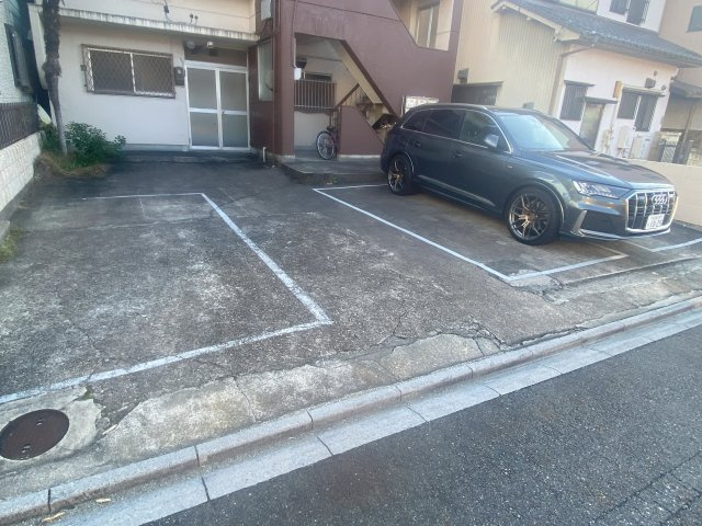 日置マンションの駐車場|駐車スペースもあります