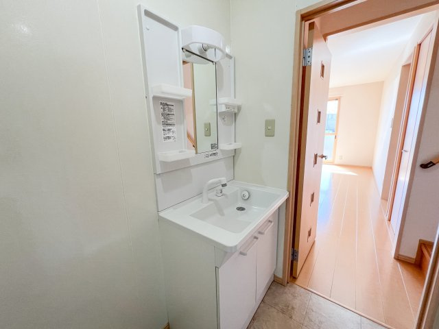 リビングタウン万々 C棟の洗面所