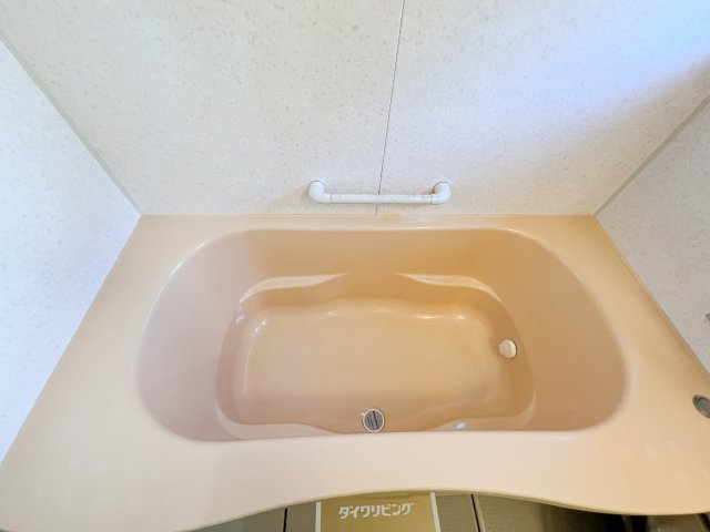 リビングタウン万々 C棟の浴室