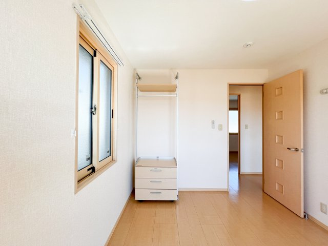 リビングタウン万々 C棟の洋室