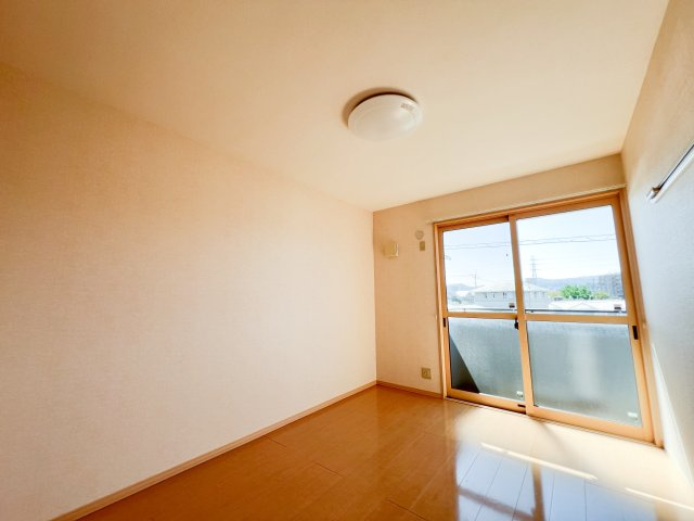 リビングタウン万々 C棟の洋室