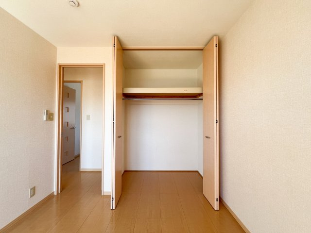 リビングタウン万々 C棟の収納