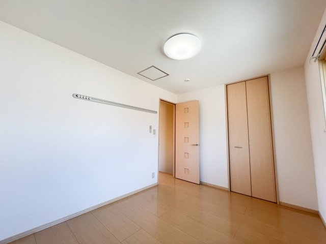 リビングタウン万々 C棟の洋室