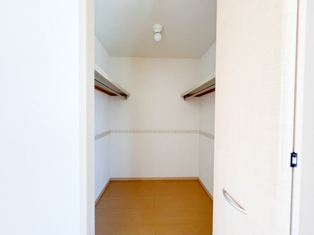 リビングタウン万々 C棟の収納