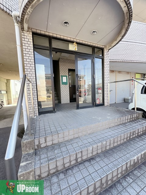 アイシンビルのエントランス