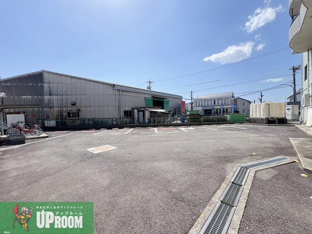 アイシンビルの駐車場