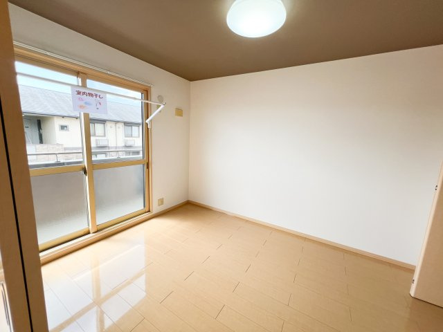 ビレッジ北久保 C棟の洋室