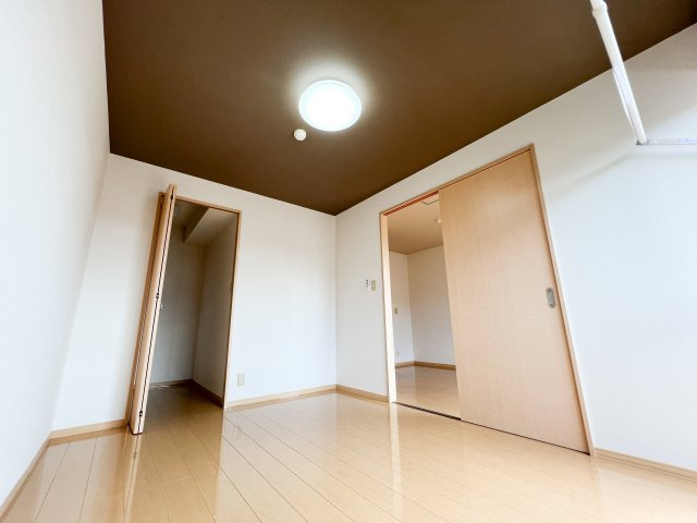 ビレッジ北久保 C棟の洋室