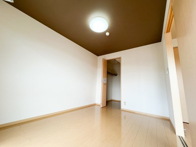 ビレッジ北久保 C棟の洋室