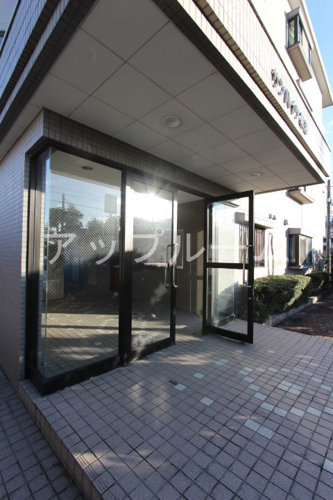 サンハイツ朝宮のエントランス