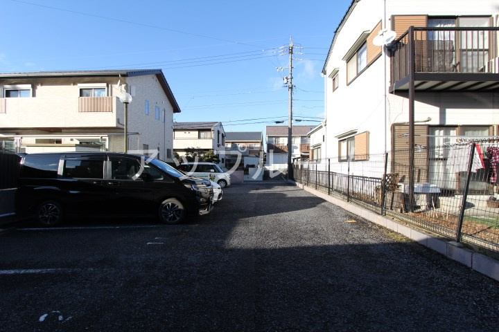 サンハイツ朝宮の駐車場