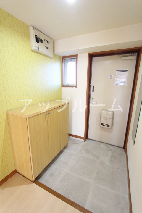 サンハイツ朝宮の玄関