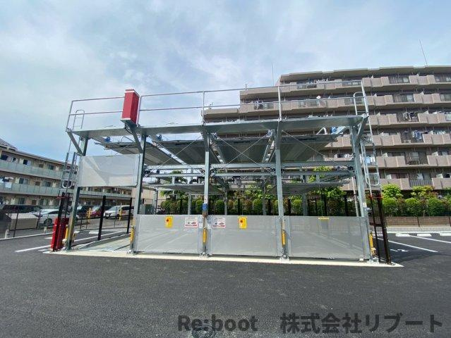 ケーディーエックスレジデンス原木中山の駐車場